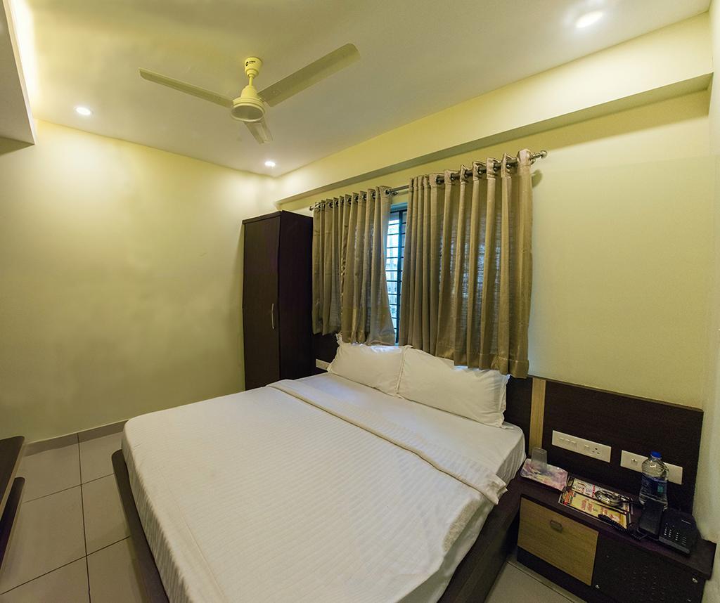 Hotel Bombay Residency--Bombay Lucky Restaurant Мангалор Экстерьер фото