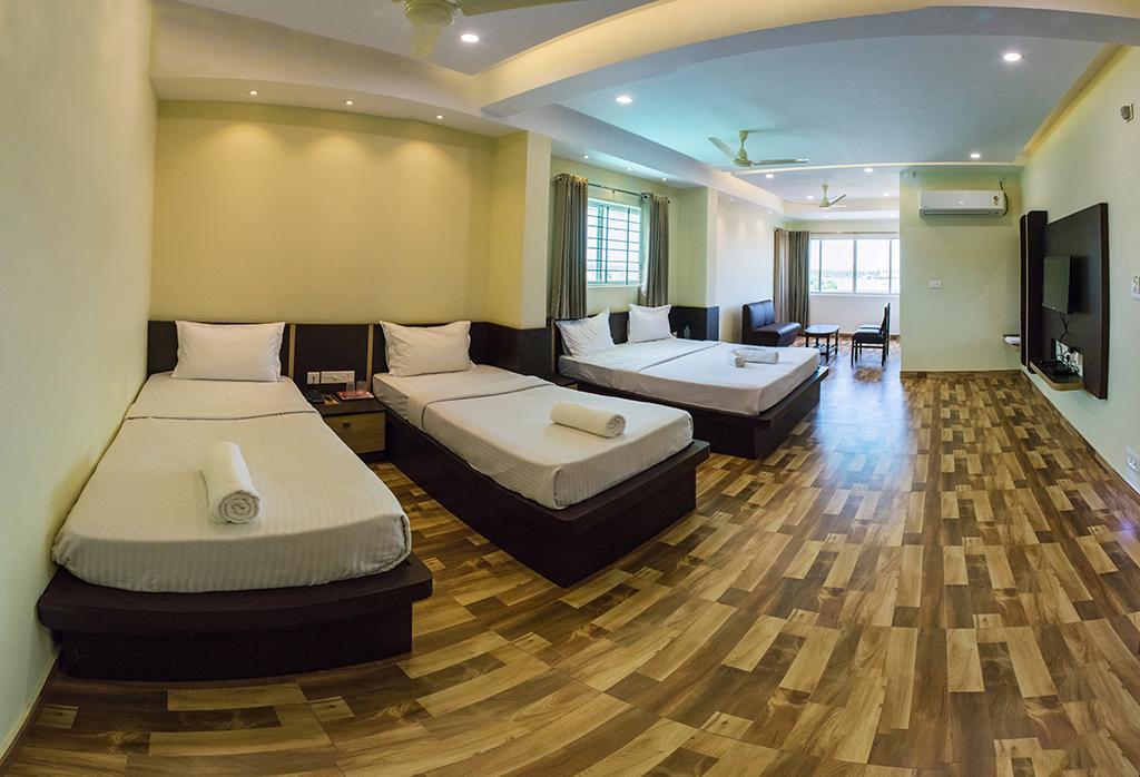 Hotel Bombay Residency--Bombay Lucky Restaurant Мангалор Экстерьер фото